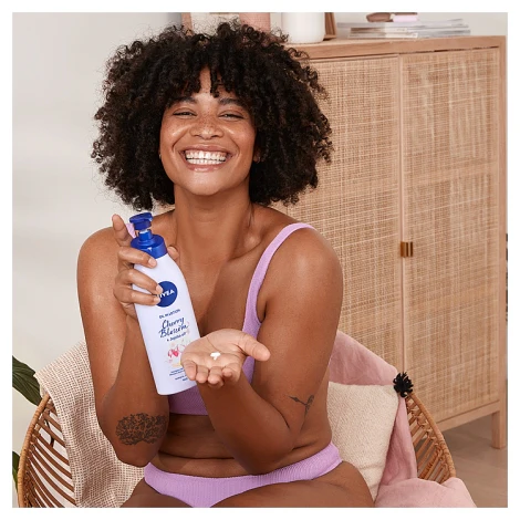 Nivea Cherry Blossom & Jojoba Oil in Lotion 400ml - Image 3
