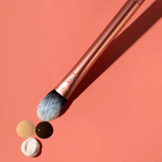 Real Techniques RT 242 Brightening Concealer Makeup Brush - Image 4